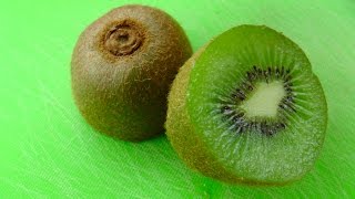 How to eat a Kiwi Fruit [upl. by Aleksandr]